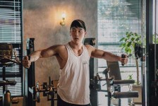 新沂肌肉男模(肌肉男模板)