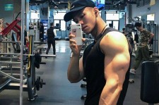 新沂肌肉男模(肌肉男模拟器)