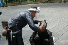 新沂欲带老伴游遍中国(带着老伴去旅游)