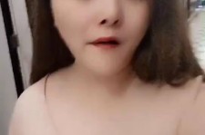 新沂美院系花兼职死商务模特(美院系花兼职商务模特第2部一边看球一边玩)
