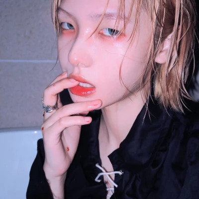 新沂伴游女生樱花漫舞的资料